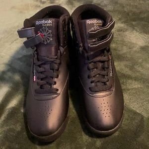 women’s Reebok classic shoes